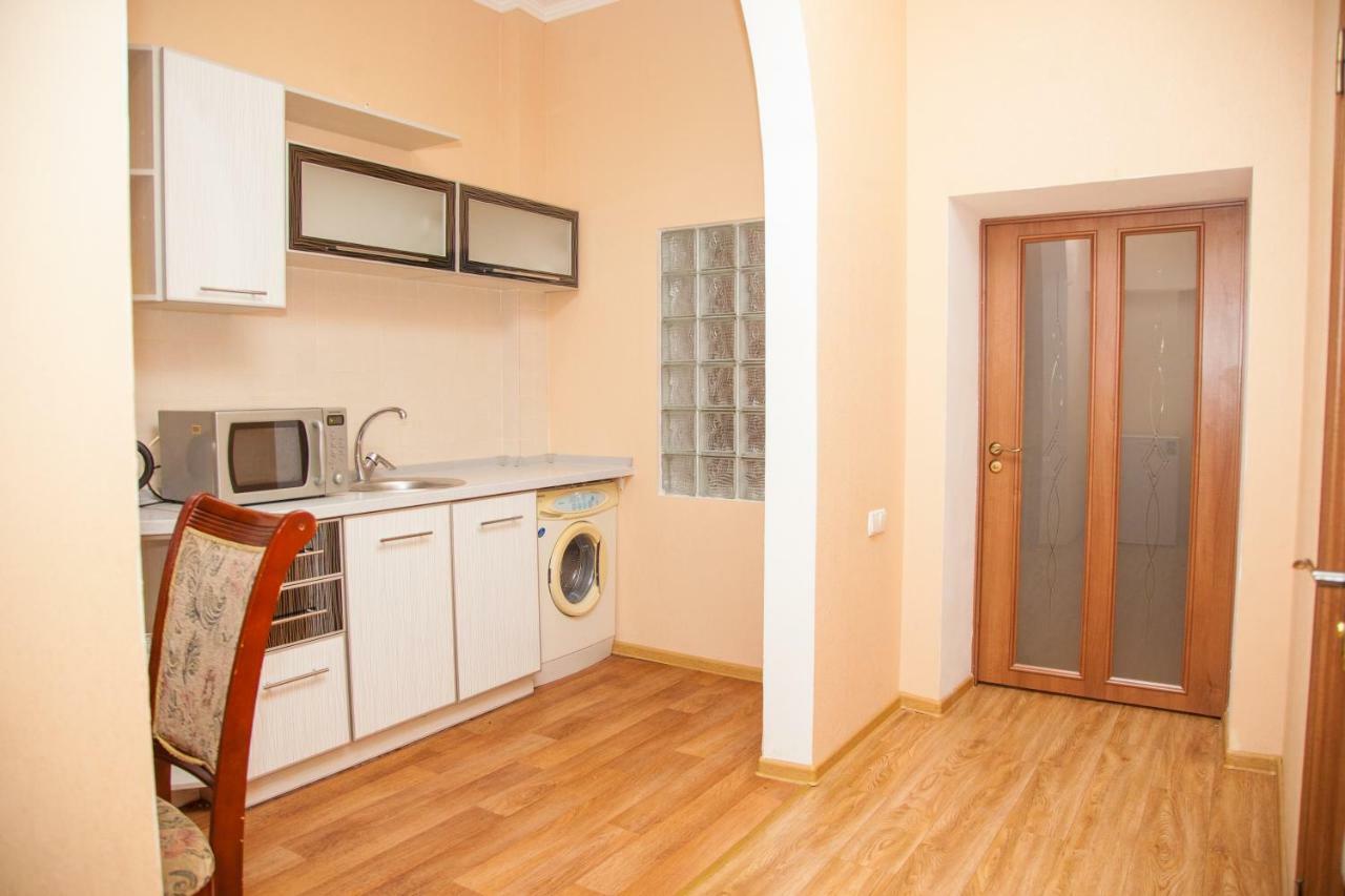 Semi-Luxury Apartment On Zhukovskogo Street 57 Zaporizhia 외부 사진